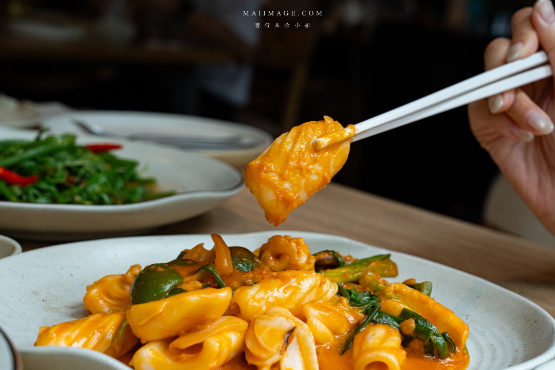 泰國曼谷美食推薦！Savoey上味泰餐館必點咖哩螃蟹，正宗泰式料理老字號。