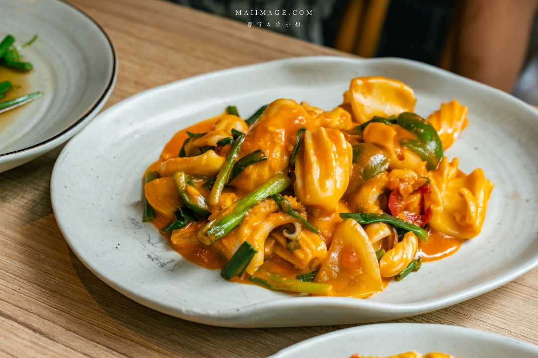 泰國曼谷美食推薦！Savoey上味泰餐館必點咖哩螃蟹，正宗泰式料理老字號。