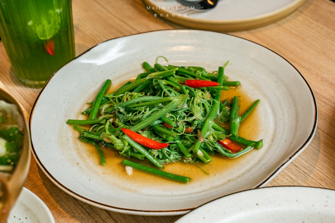 泰國曼谷美食推薦！Savoey上味泰餐館必點咖哩螃蟹，正宗泰式料理老字號。