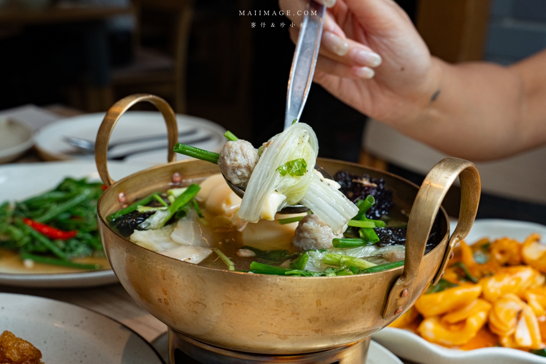 泰國曼谷美食推薦！Savoey上味泰餐館必點咖哩螃蟹，正宗泰式料理老字號。