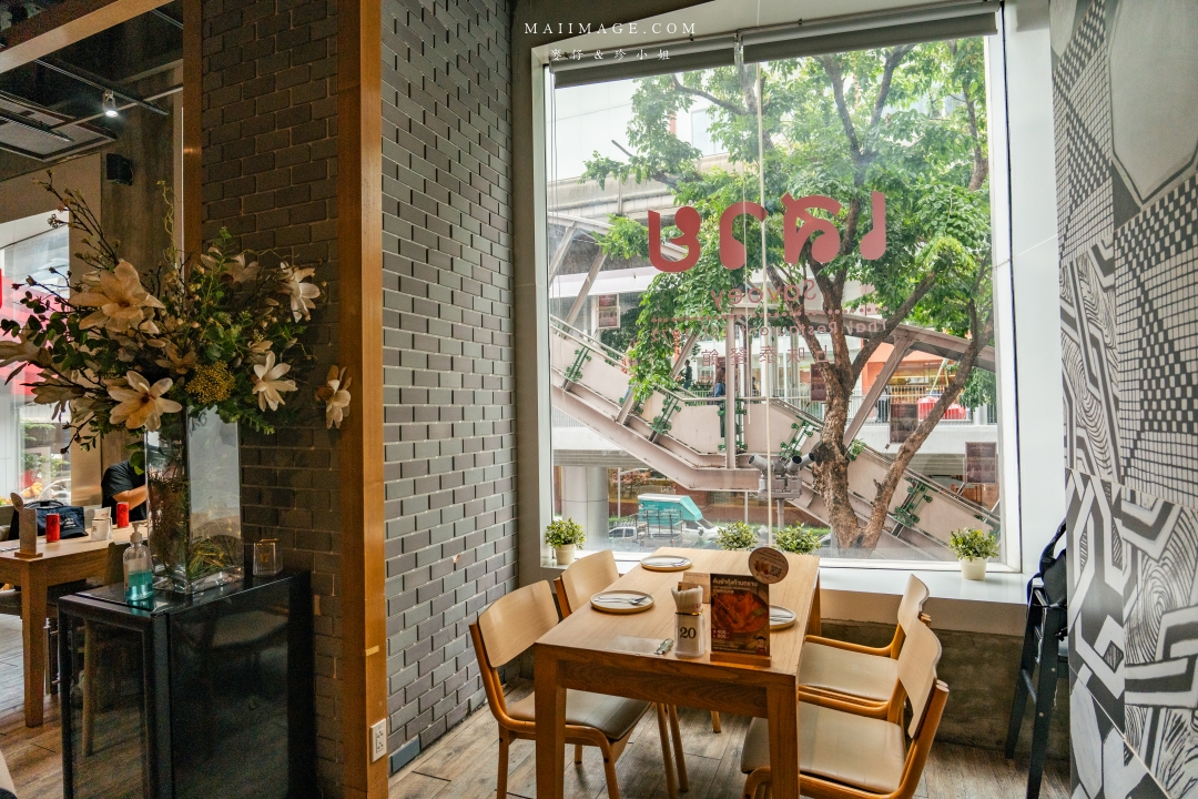 泰國曼谷美食推薦！Savoey上味泰餐館必點咖哩螃蟹，正宗泰式料理老字號。