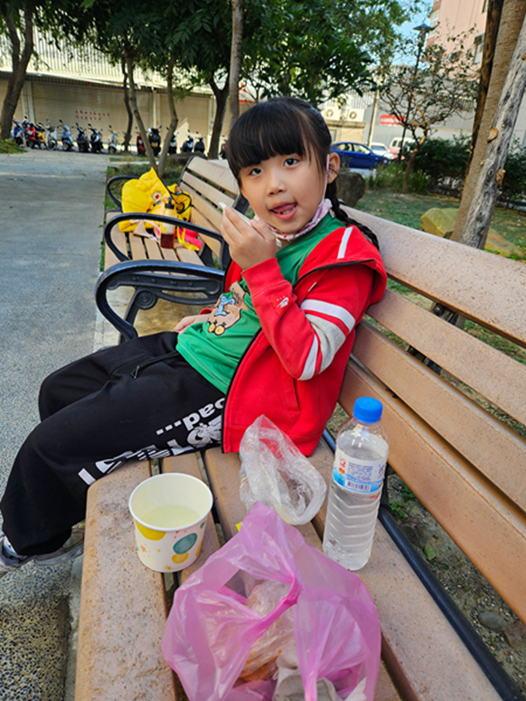 新竹親子景點推薦!和平公園斜坡溜滑梯、攀爬網挑戰孩子體能,4大特色攻略。