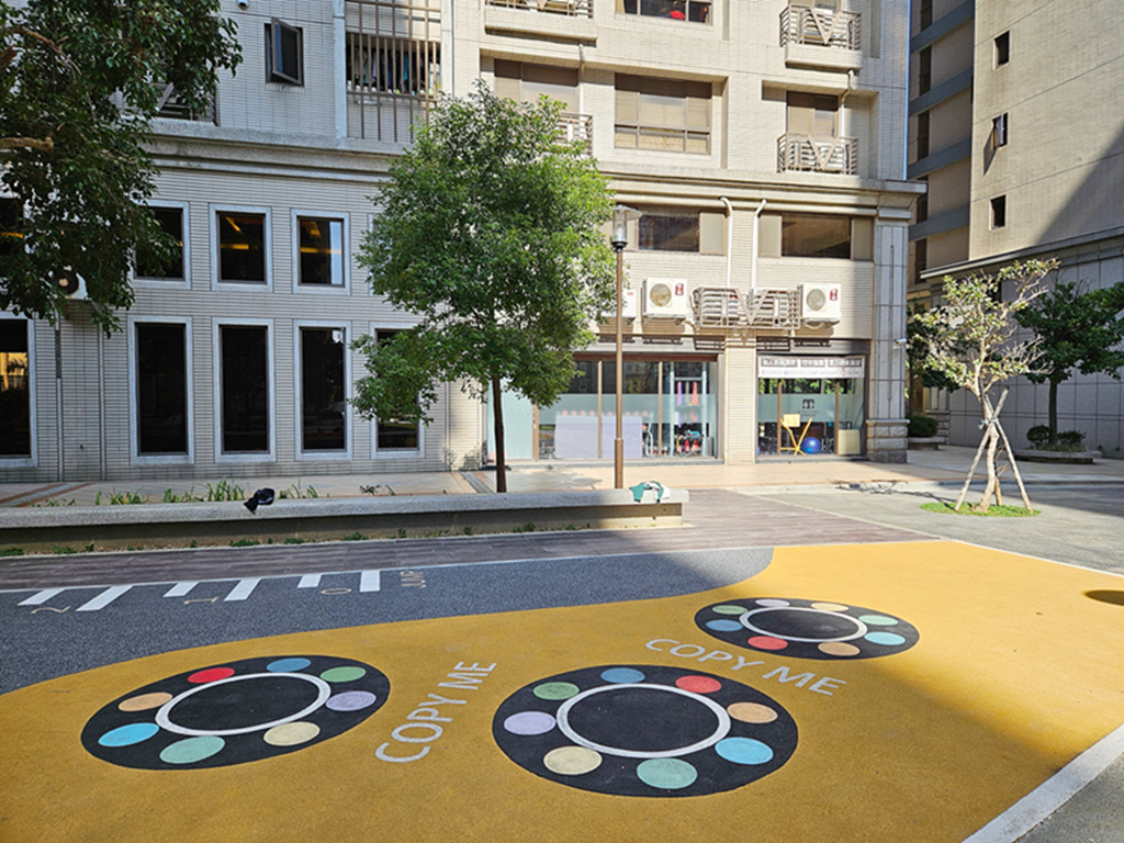 新竹親子景點推薦!和平公園斜坡溜滑梯、攀爬網挑戰孩子體能,4大特色攻略。