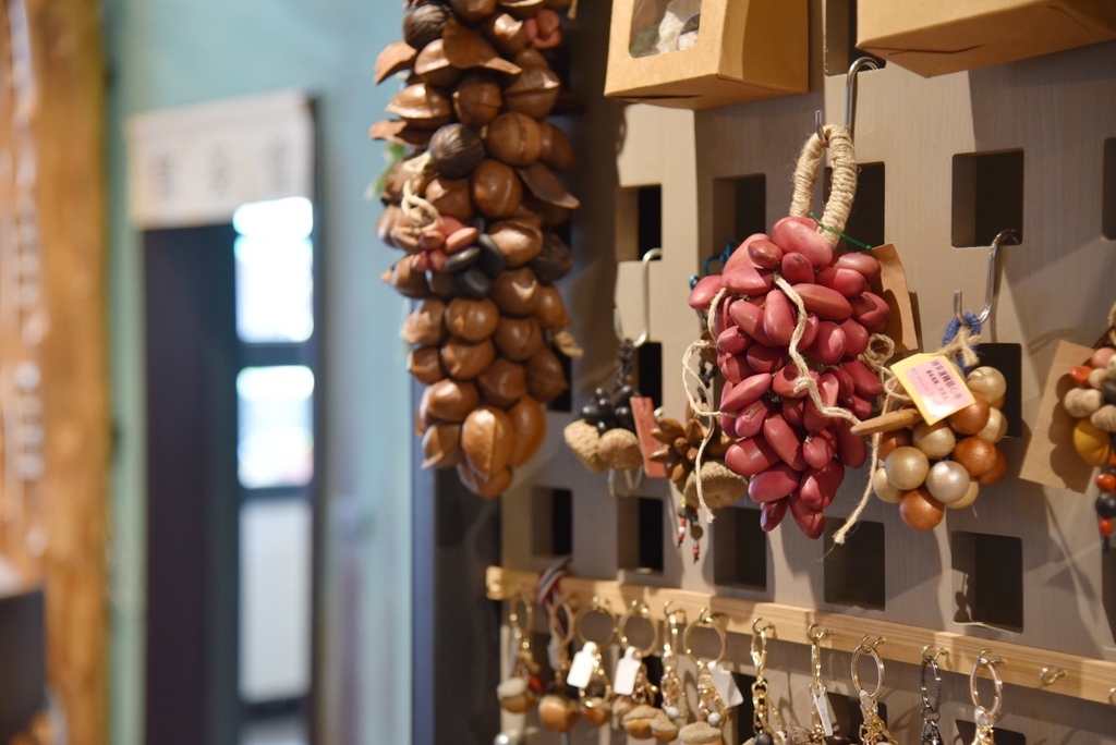 花蓮富里鄉|馥茶堂 富里秘境咖啡館 被老樟樹環繞的文藝角落 在地特產與文創選物|西莉亞玩樂人生 花蓮富里鄉|馥茶堂