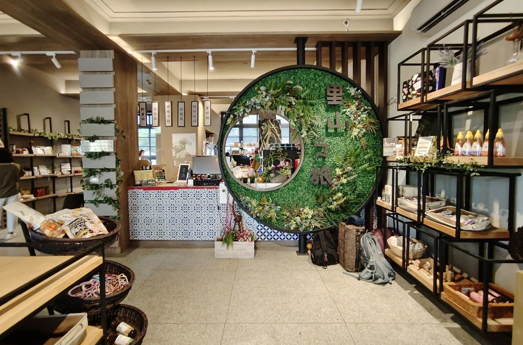 花蓮富里鄉|馥茶堂 富里秘境咖啡館 被老樟樹環繞的文藝角落 在地特產與文創選物|西莉亞玩樂人生 花蓮富里鄉|馥茶堂