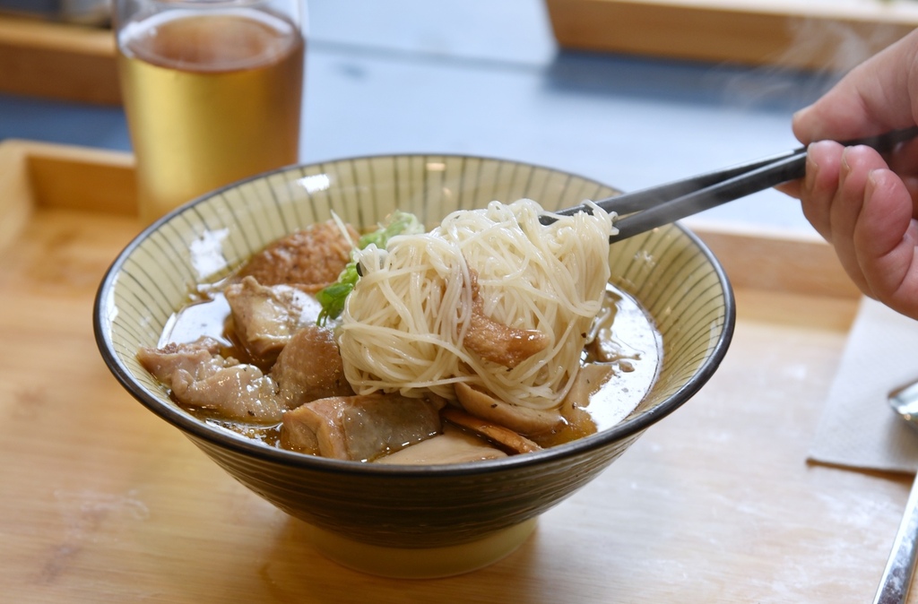 花蓮富里鄉|馥茶堂 富里秘境咖啡館 被老樟樹環繞的文藝角落 在地特產與文創選物|西莉亞玩樂人生 花蓮富里鄉|馥茶堂