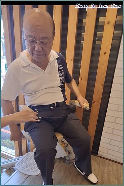 《自動化升降椅試乘記》長輩居家安全/ 照護長輩居家生活品質/