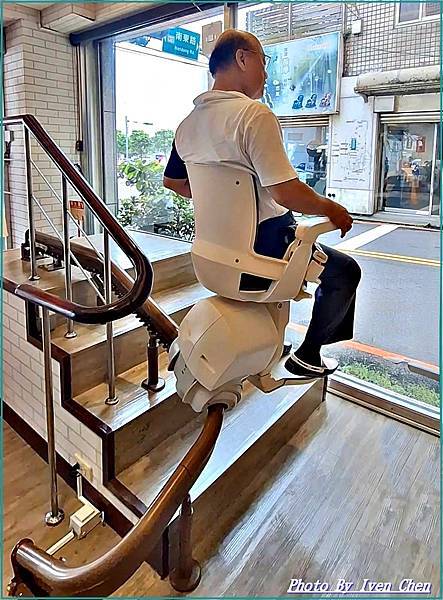 《自動化升降椅試乘記》長輩居家安全/ 照護長輩居家生活品質/