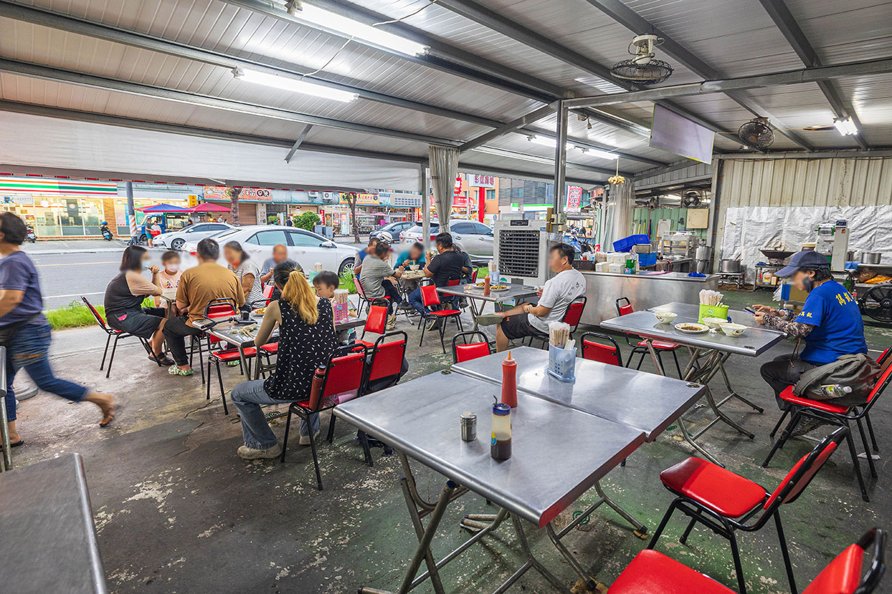 幸福麵館｜超便宜嘉義美食推薦，激推必吃秘醬滷味、特製麵條、比臉大雞排，2025嘉義人氣小吃推薦，太保宵夜美食推薦