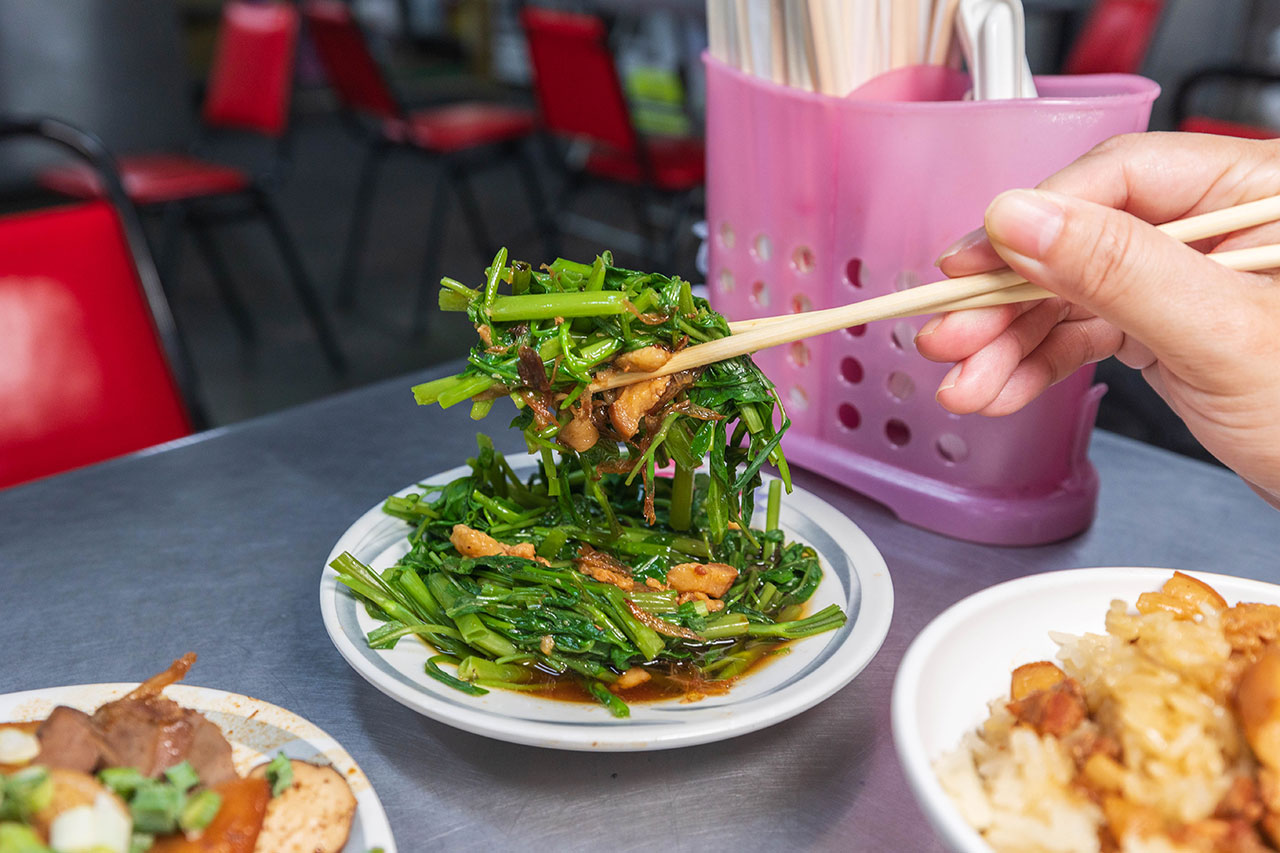 幸福麵館｜超便宜嘉義美食推薦，激推必吃秘醬滷味、特製麵條、比臉大雞排，2025嘉義人氣小吃推薦，太保宵夜美食推薦