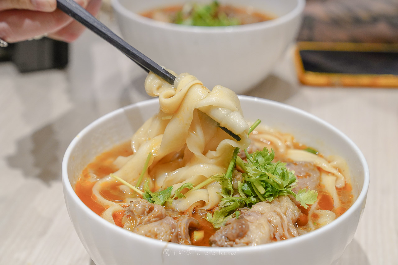 日本上野美食新發現!麻辣大學必點巨無霸芝麻球,中式料理推薦近上野公園。