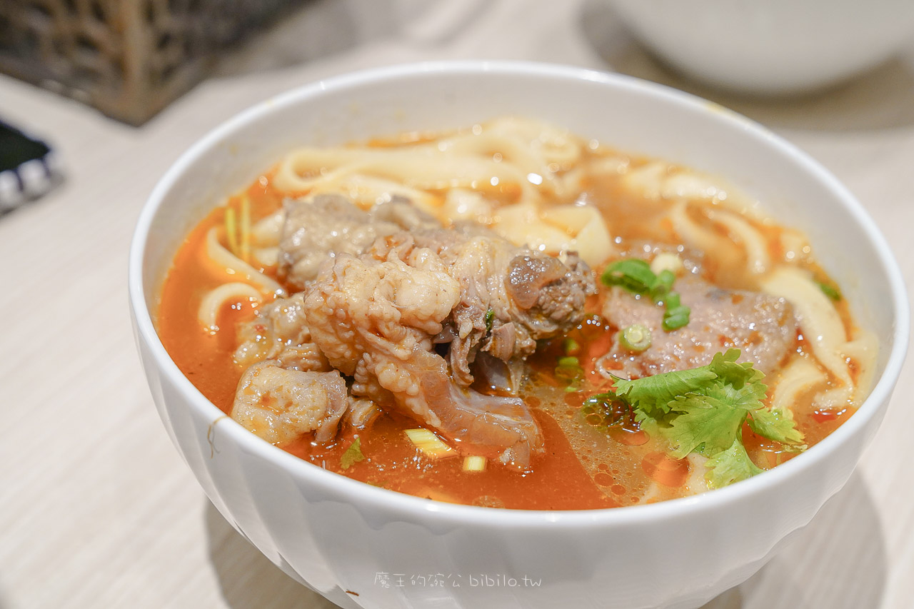 日本上野美食新發現!麻辣大學必點巨無霸芝麻球,中式料理推薦近上野公園。