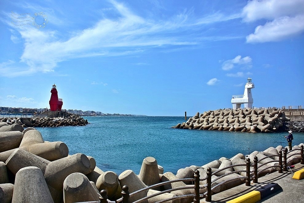 梨湖紅白馬燈塔