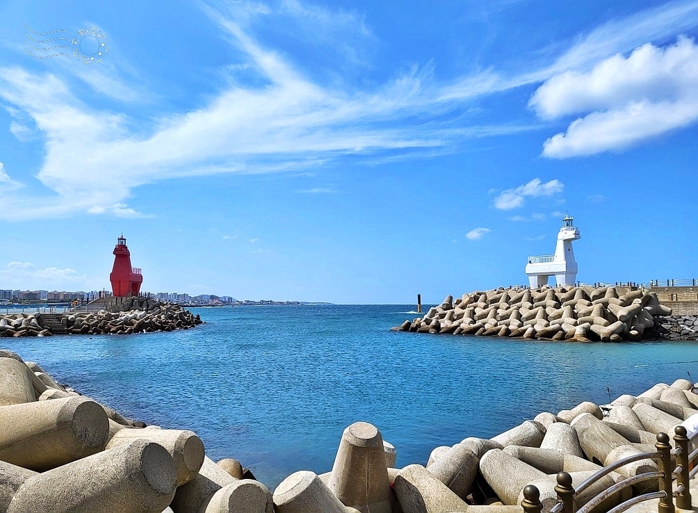 梨湖紅白馬燈塔