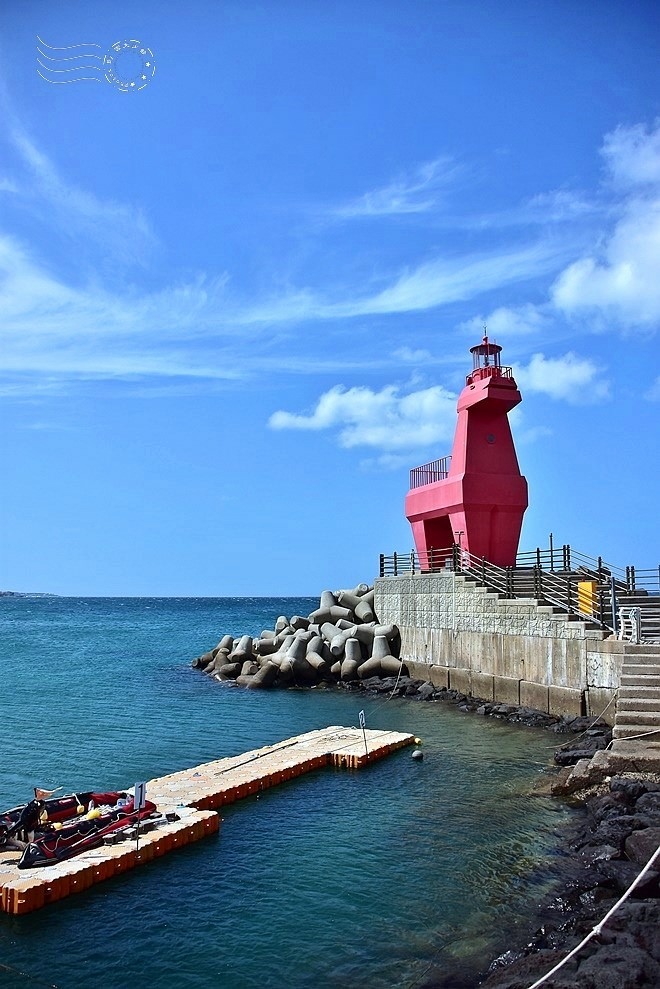 梨湖紅白馬燈塔