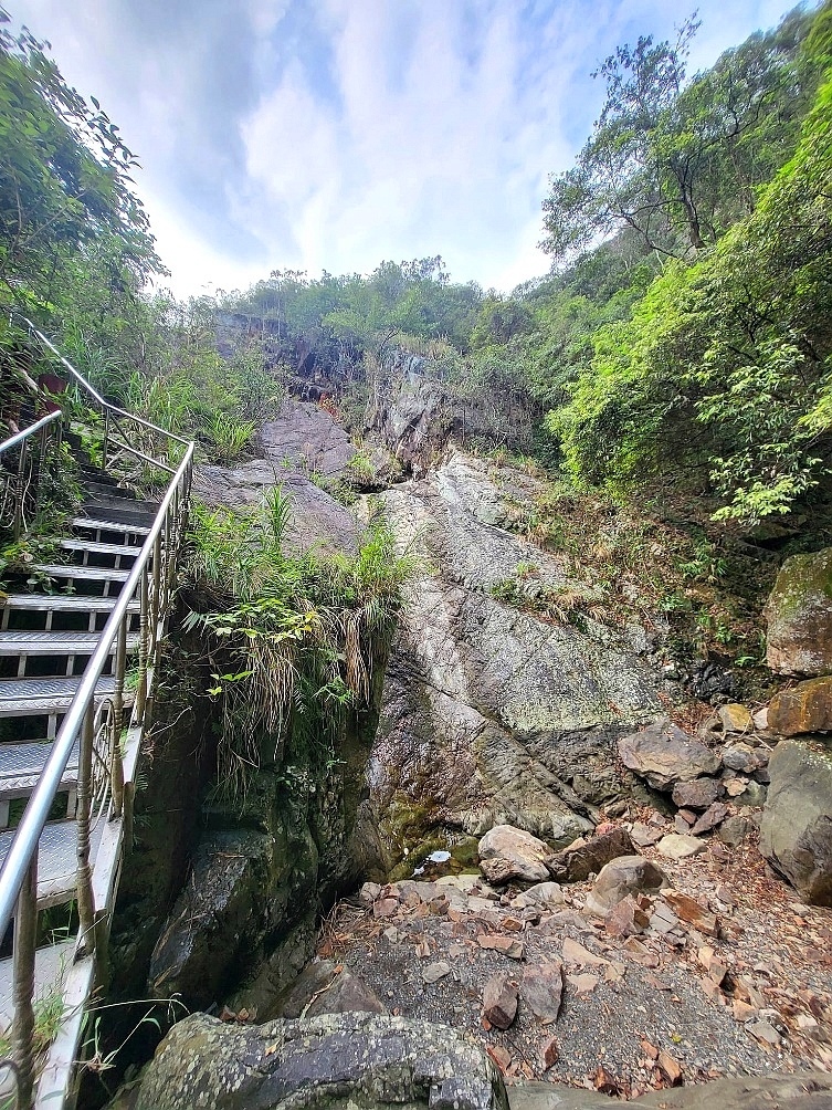 【猴洞坑瀑布】