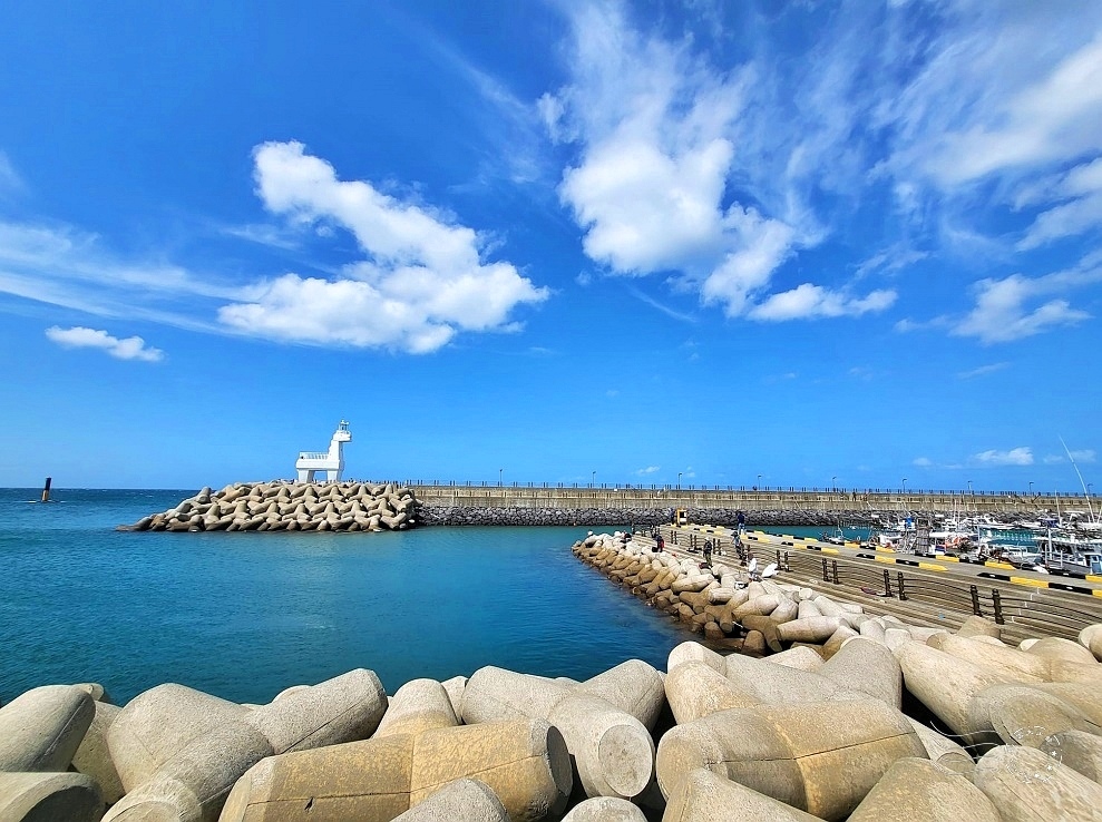 梨湖紅白馬燈塔