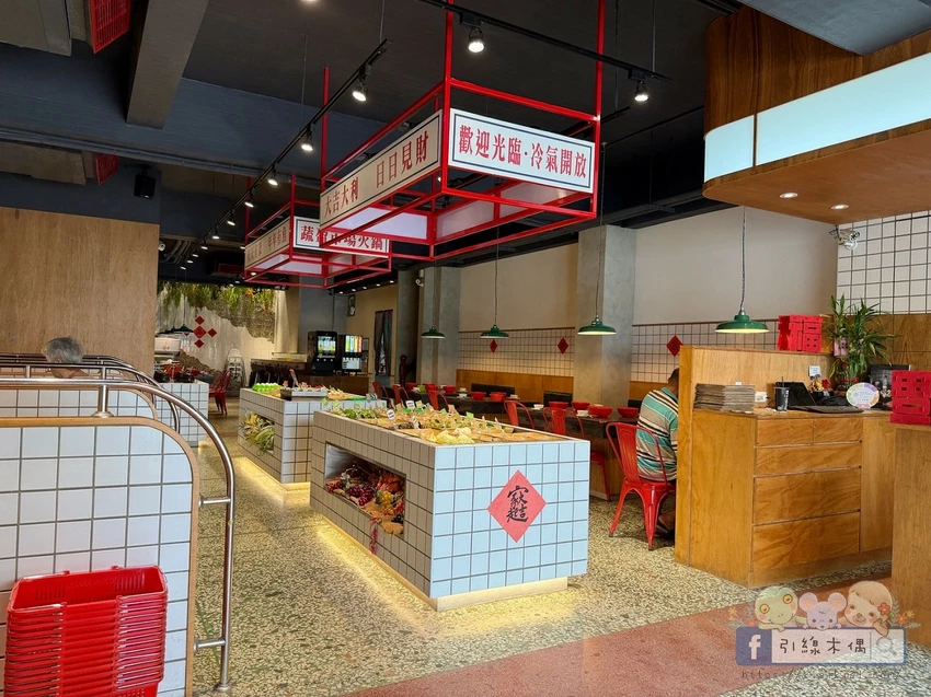 嘉義市西區在菜市場裡吃火鍋？開鍋像辦桌《蔬盈市場火鍋》50+種蔬菜比肉還搶戲