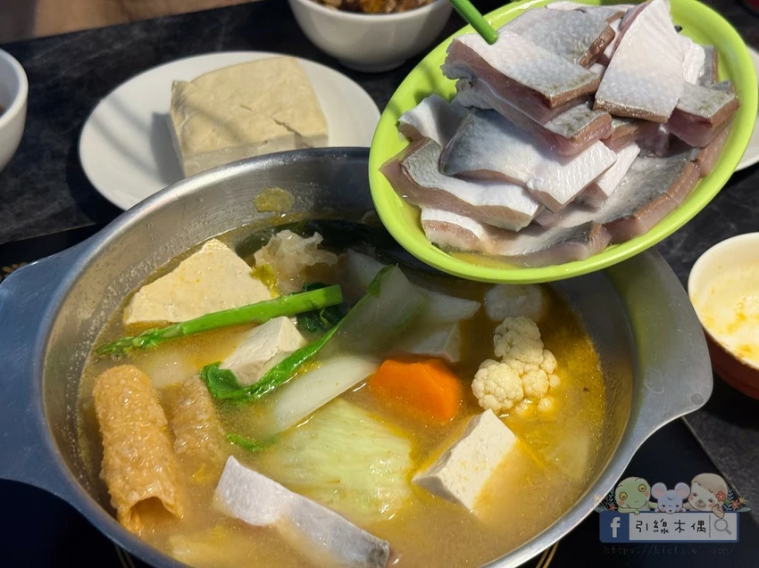 嘉義市西區在菜市場裡吃火鍋？開鍋像辦桌《蔬盈市場火鍋》50+種蔬菜比肉還搶戲