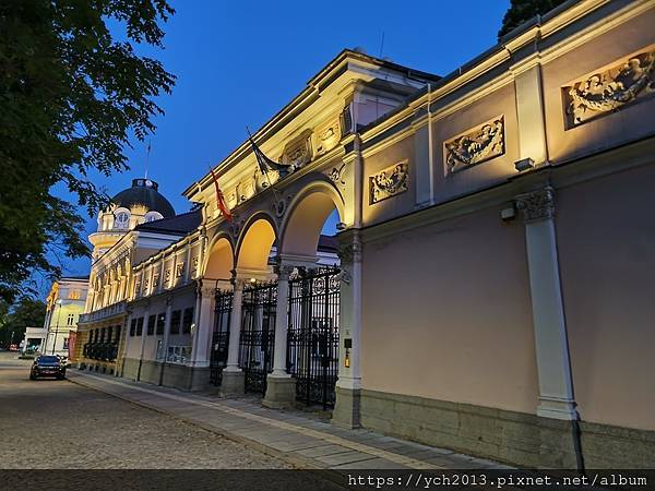 走逛索菲亞凱悅飯店周邊建築與公園