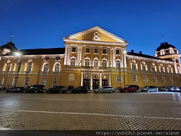 走逛索菲亞凱悅飯店周邊建築與公園