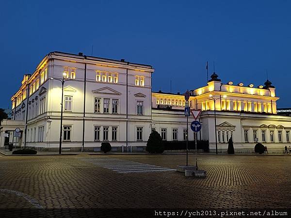 走逛索菲亞凱悅飯店周邊建築與公園