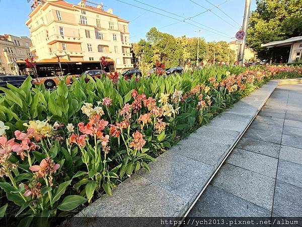 走逛索菲亞凱悅飯店周邊建築與公園