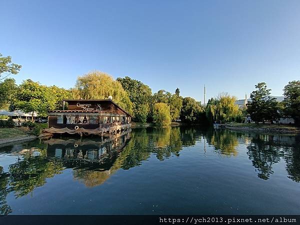 走逛索菲亞凱悅飯店周邊建築與公園