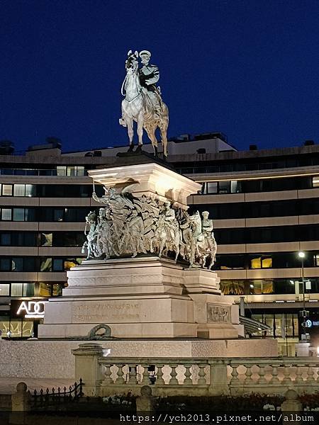 走逛索菲亞凱悅飯店周邊建築與公園