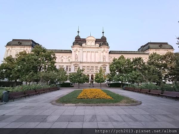 走逛索菲亞凱悅飯店周邊建築與公園