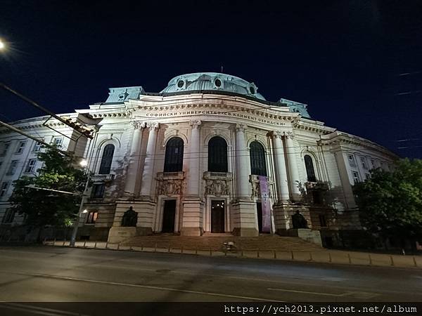走逛索菲亞凱悅飯店周邊建築與公園