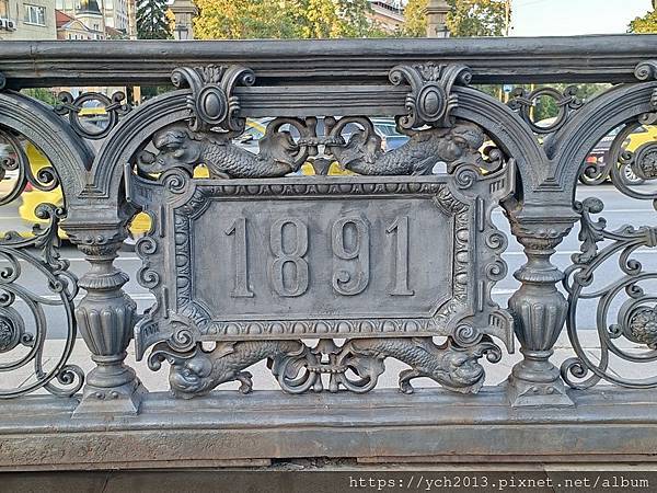 走逛索菲亞凱悅飯店周邊建築與公園