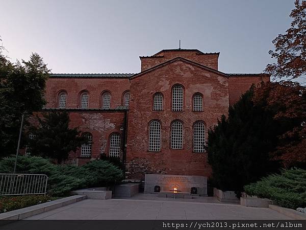 走逛索菲亞凱悅飯店周邊建築與公園