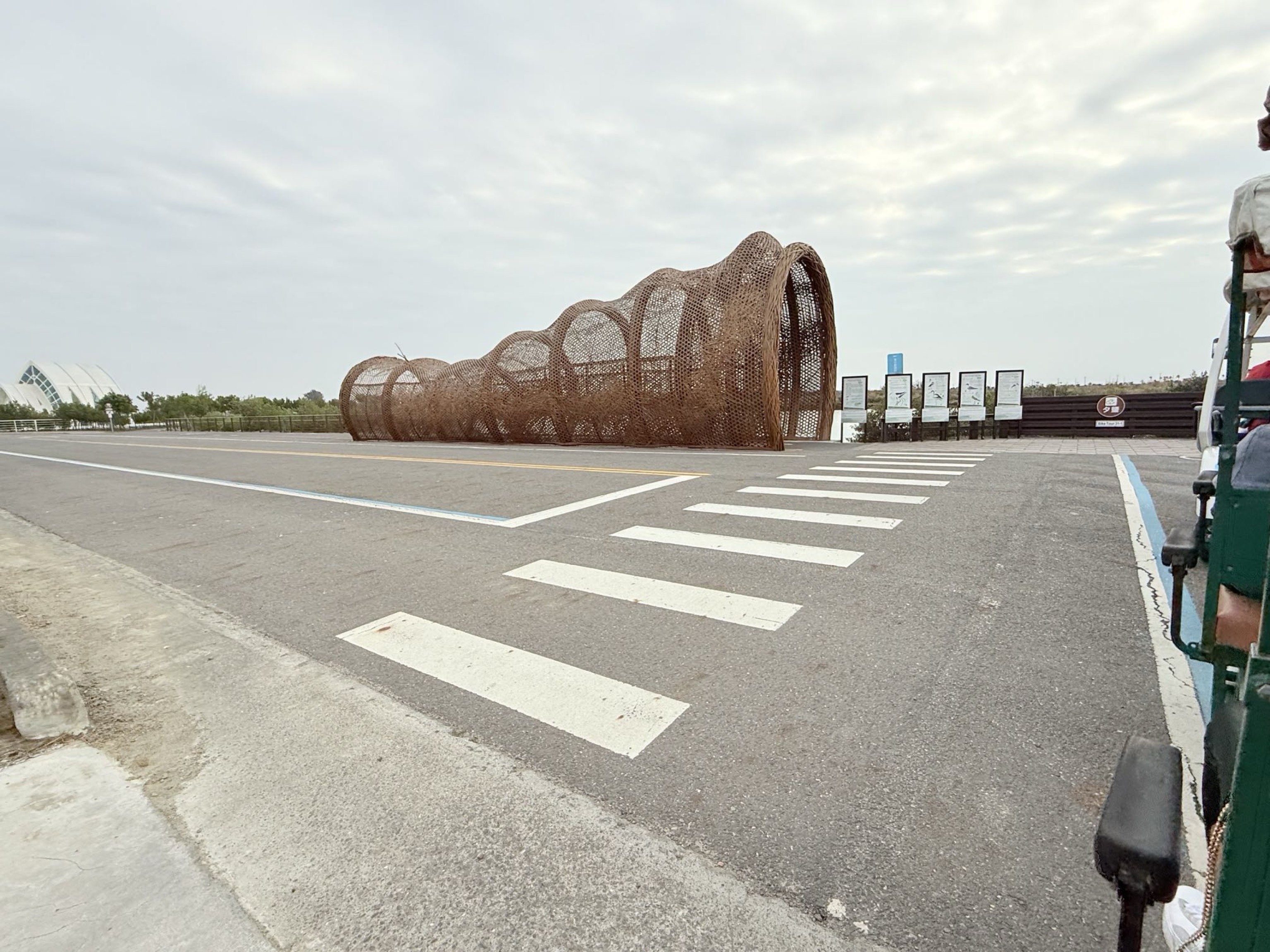 台南市北門區旅途中的幸福時光。水晶教堂北門遊客中心。幸福美麗的婚紗拍攝地點