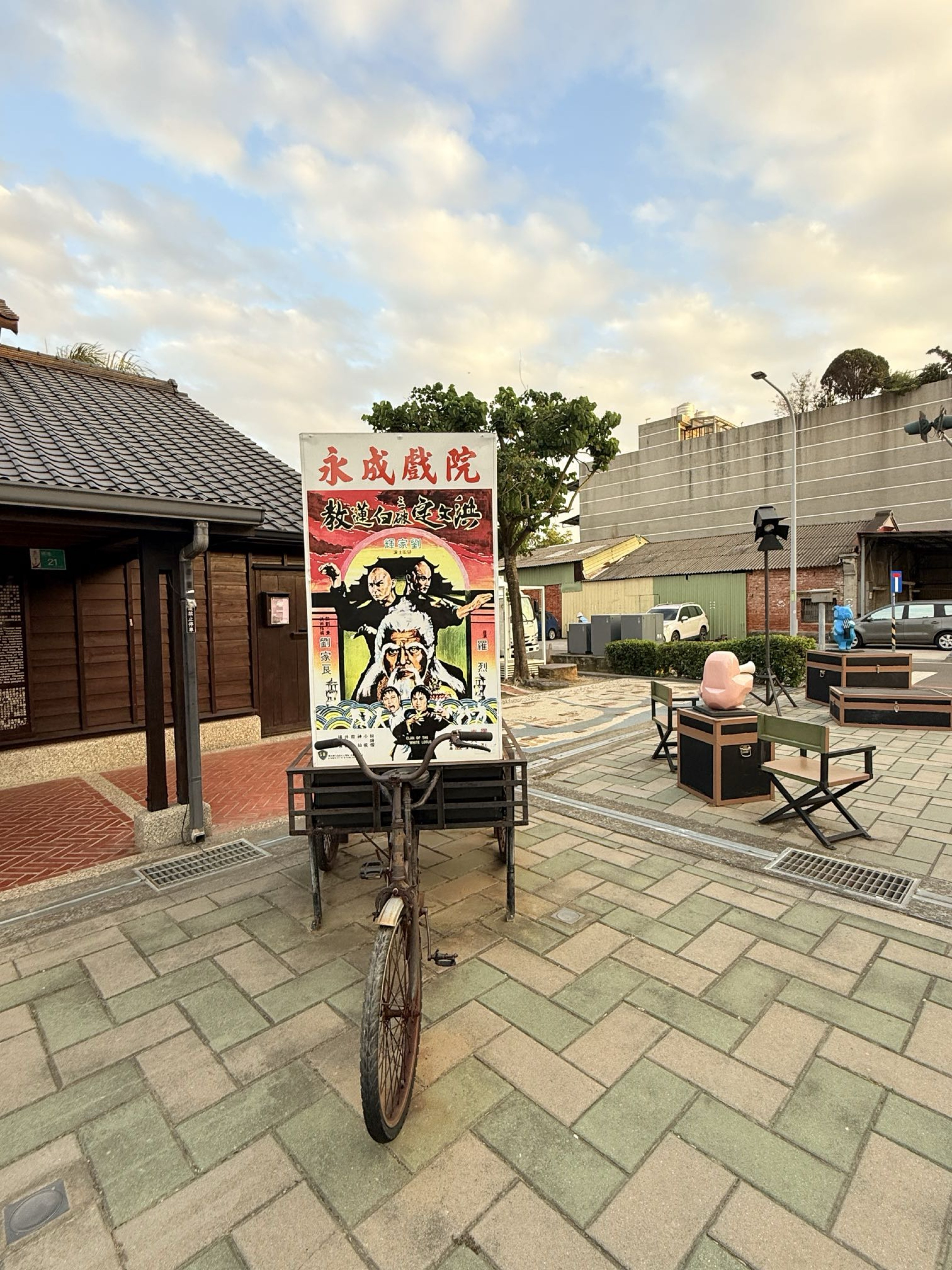 台南市鹽水區旅途中的幸福時光。台南鹽水小鎮：鹽水武廟、永成戲院、八角樓、月之美術館、月津港