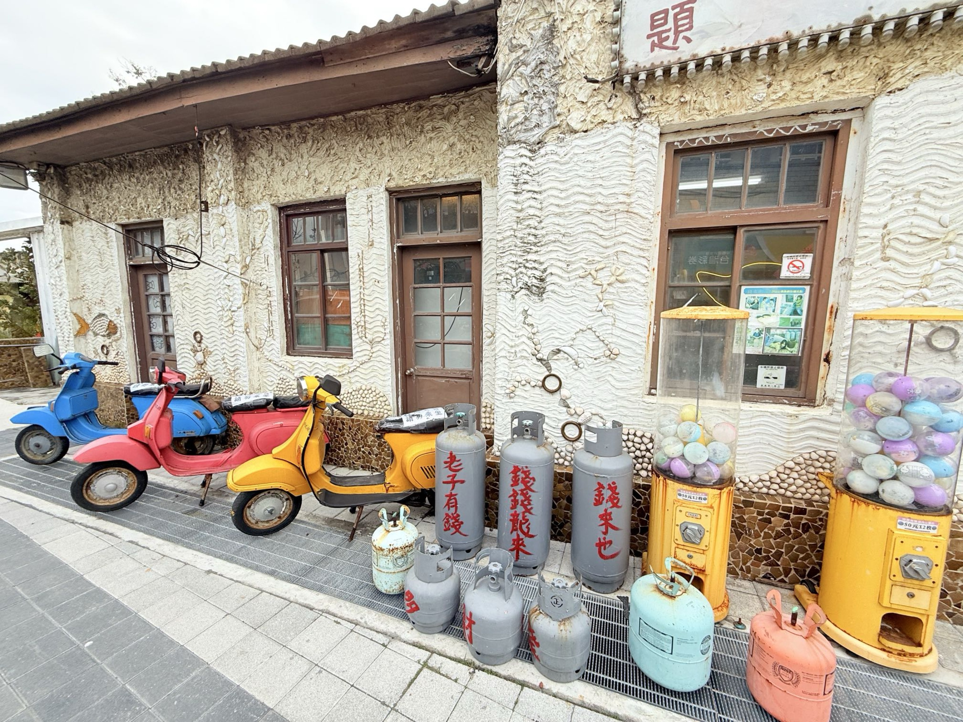 台南市北門區旅途中的幸福時光。水晶教堂北門遊客中心。幸福美麗的婚紗拍攝地點