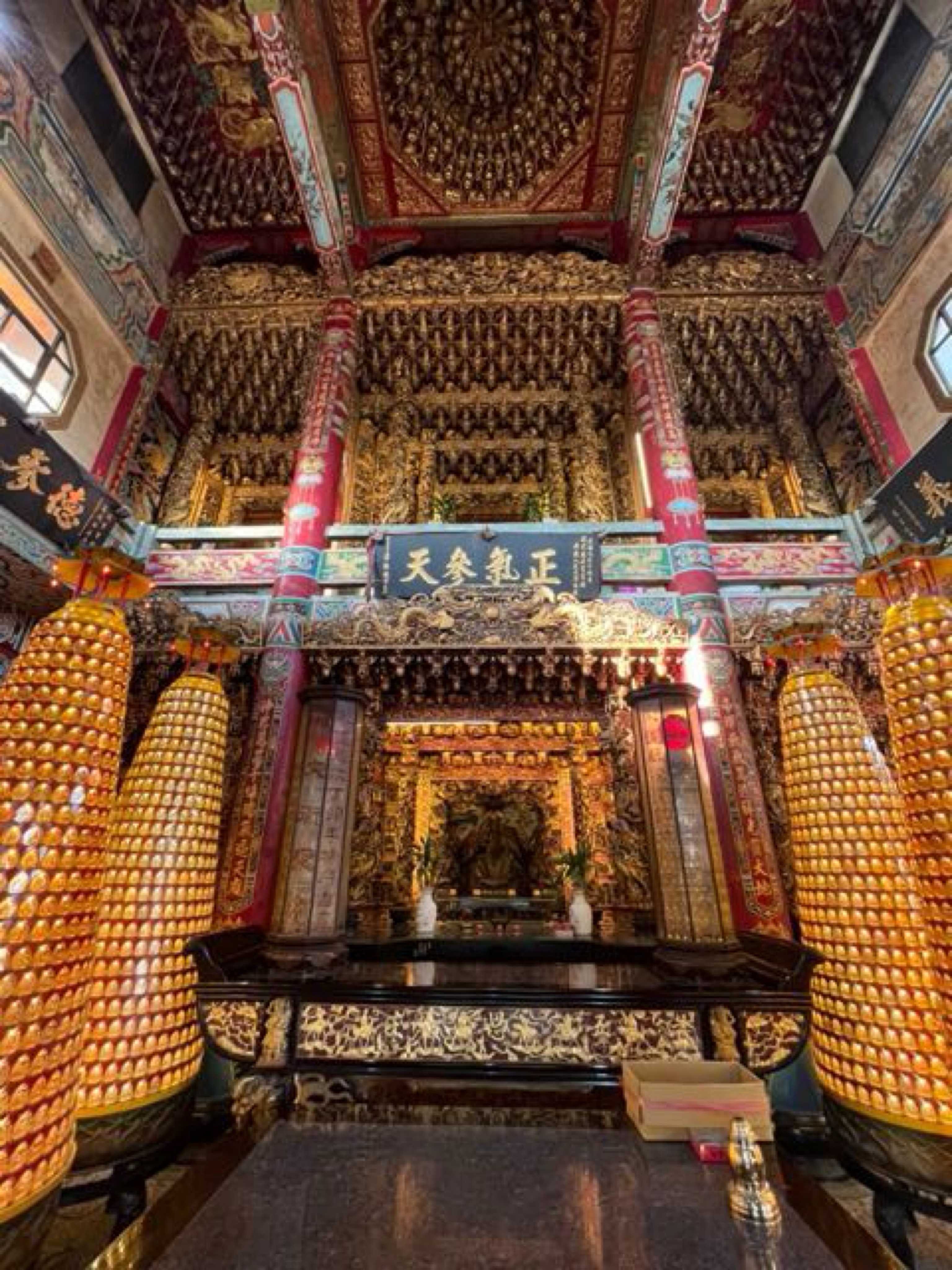 台南市鹽水區旅途中的幸福時光。台南鹽水小鎮：鹽水武廟、永成戲院、八角樓、月之美術館、月津港