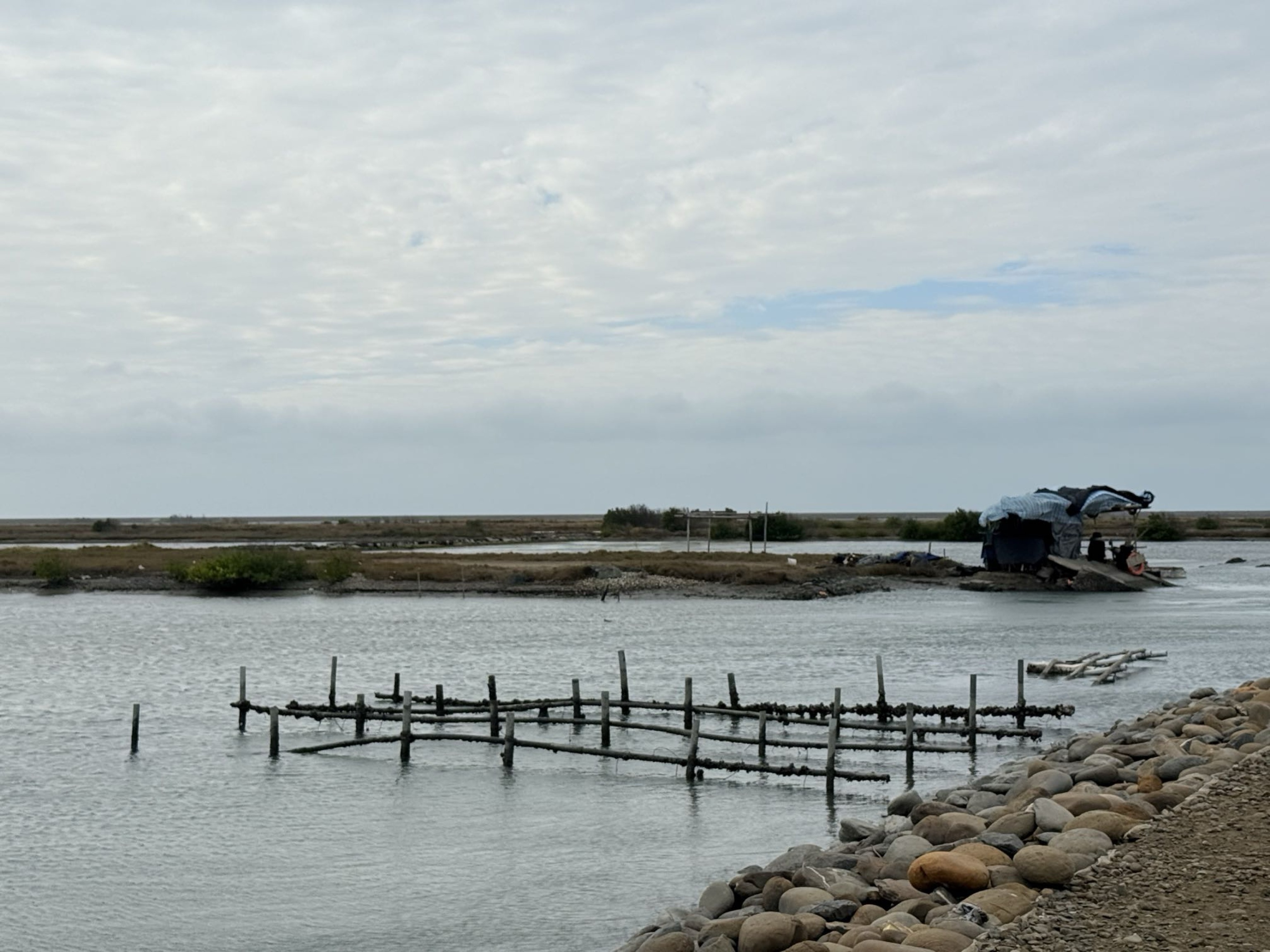旅途中的幸福時光:台南。奇美。青鯤鯓扇形鹽田。午餐 阿月虱目魚粥。七股鹽山