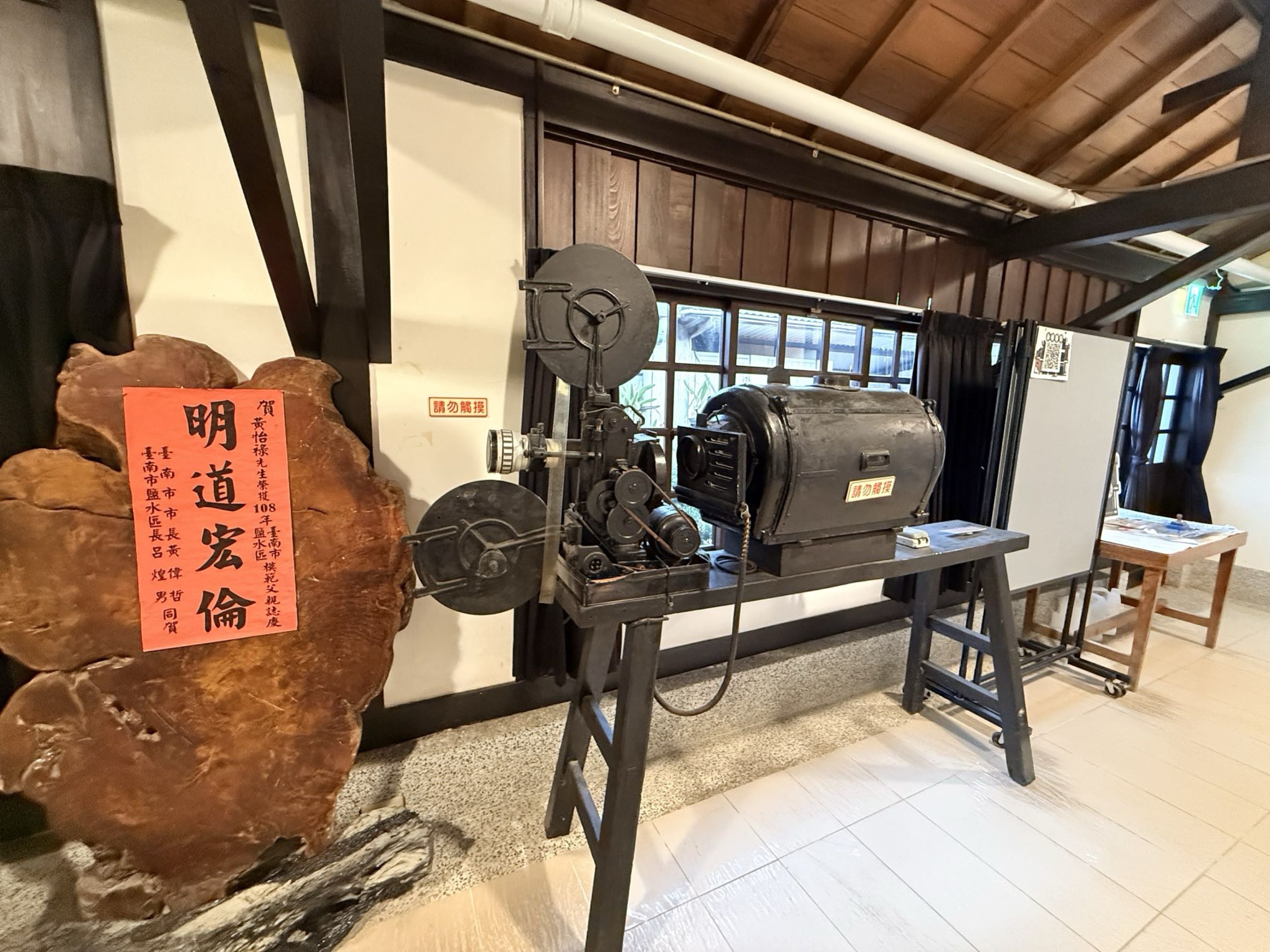 台南市鹽水區旅途中的幸福時光。台南鹽水小鎮：鹽水武廟、永成戲院、八角樓、月之美術館、月津港