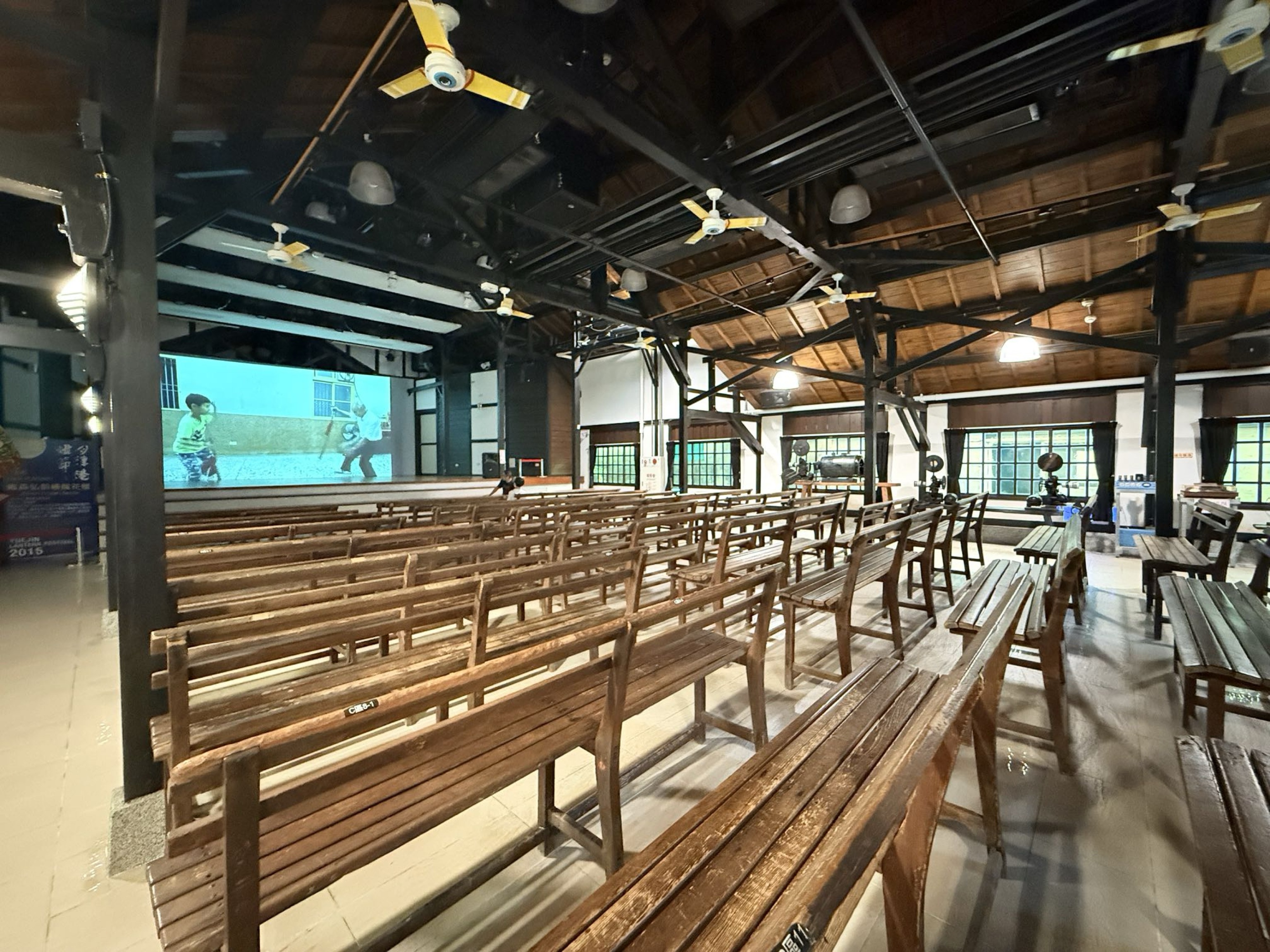 台南市鹽水區旅途中的幸福時光。台南鹽水小鎮：鹽水武廟、永成戲院、八角樓、月之美術館、月津港