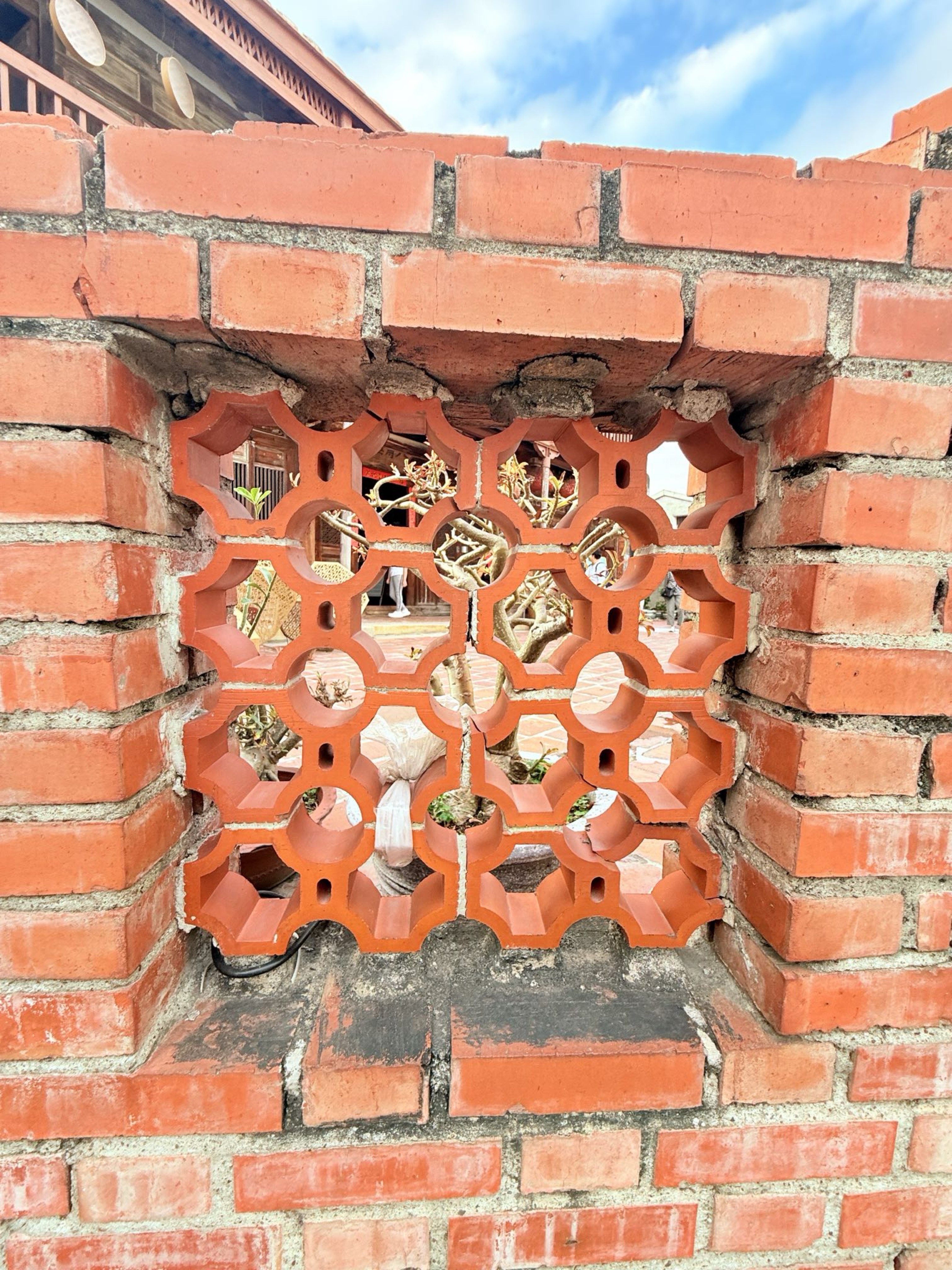 台南市鹽水區旅途中的幸福時光。台南鹽水小鎮：鹽水武廟、永成戲院、八角樓、月之美術館、月津港