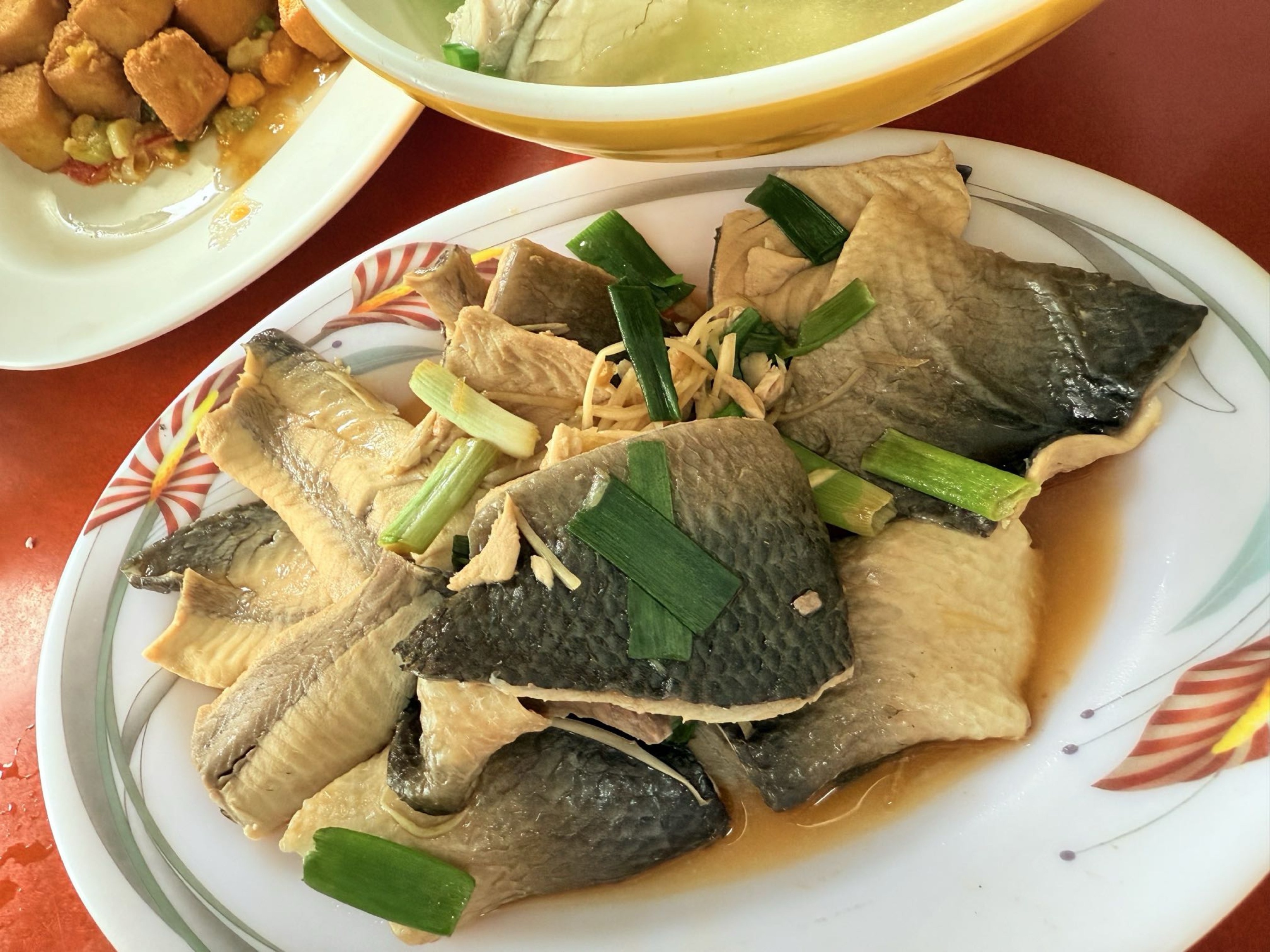 旅途中的幸福時光:台南。奇美。青鯤鯓扇形鹽田。午餐 阿月虱目魚粥。七股鹽山