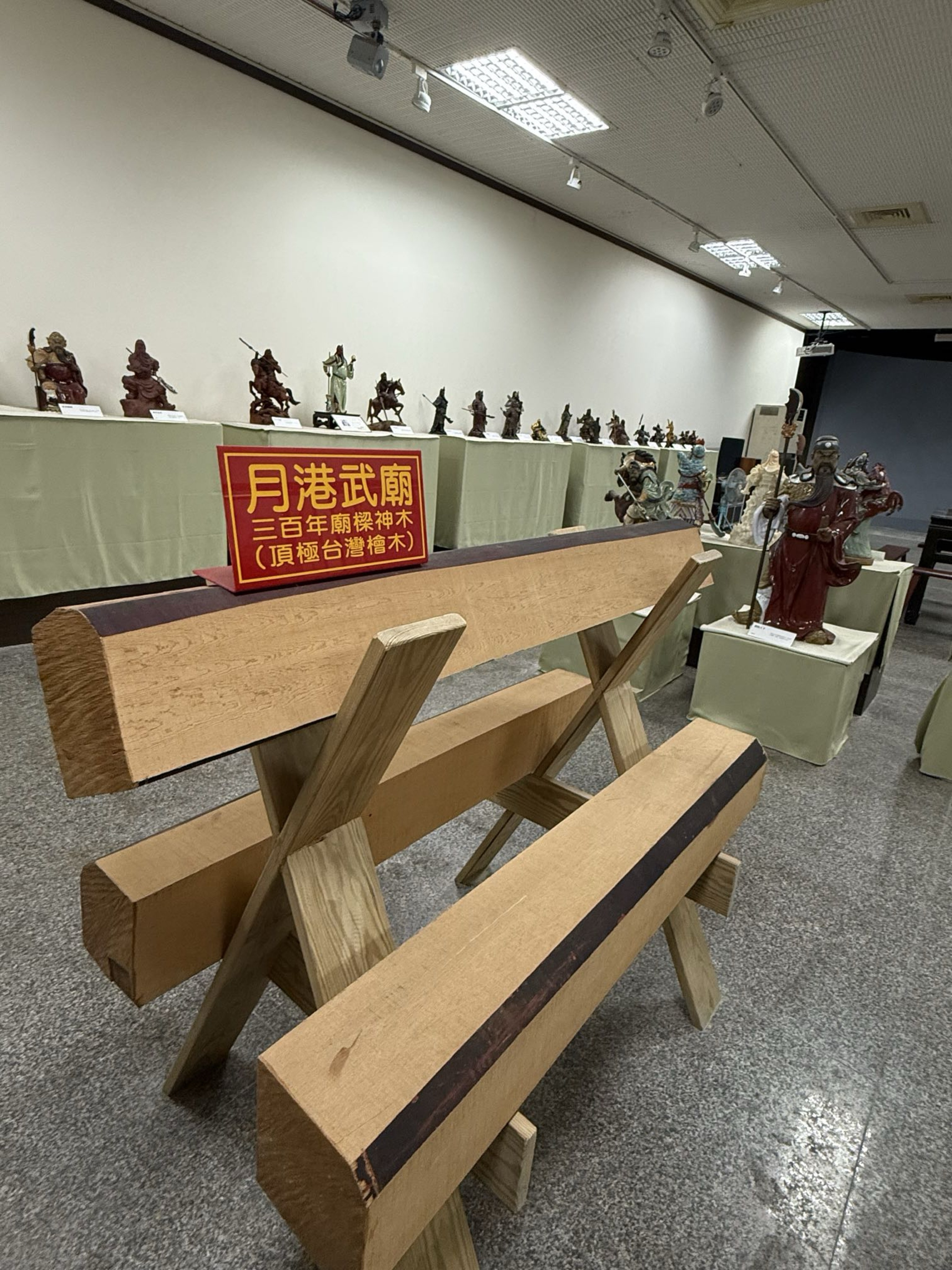 台南市鹽水區旅途中的幸福時光。台南鹽水小鎮：鹽水武廟、永成戲院、八角樓、月之美術館、月津港