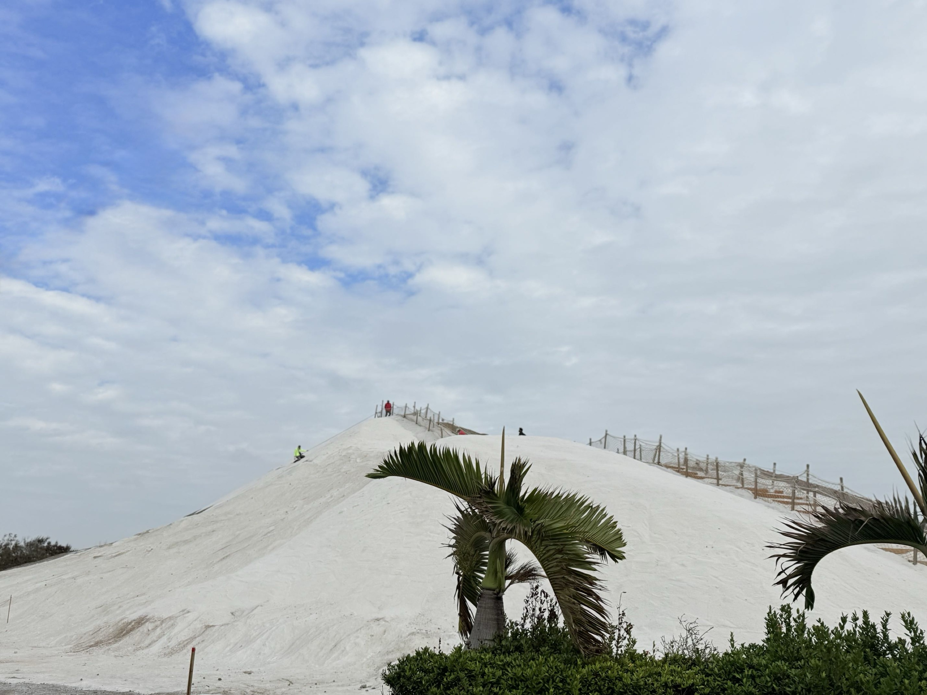 旅途中的幸福時光:台南。奇美。青鯤鯓扇形鹽田。午餐 阿月虱目魚粥。七股鹽山