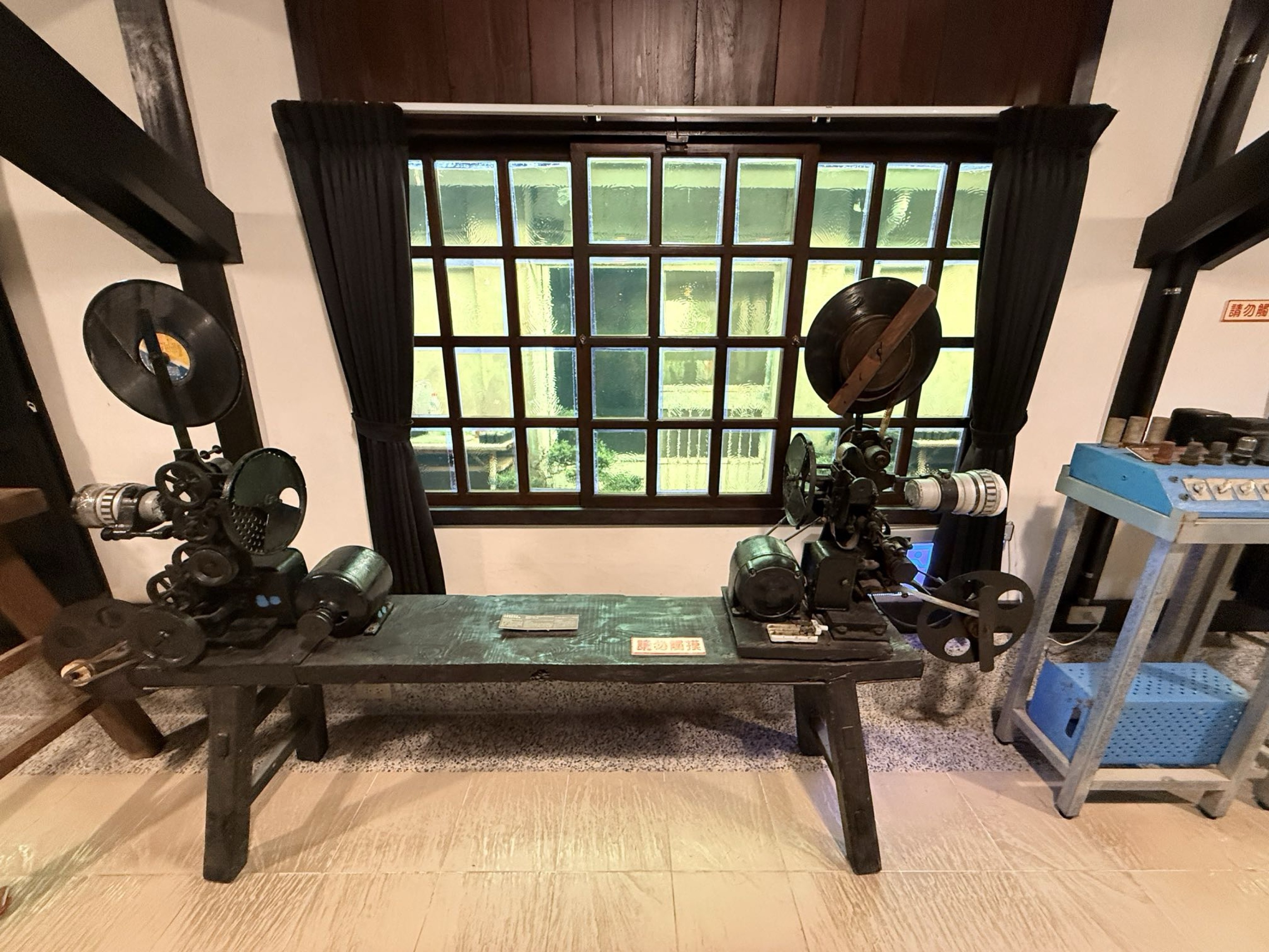 台南市鹽水區旅途中的幸福時光。台南鹽水小鎮：鹽水武廟、永成戲院、八角樓、月之美術館、月津港