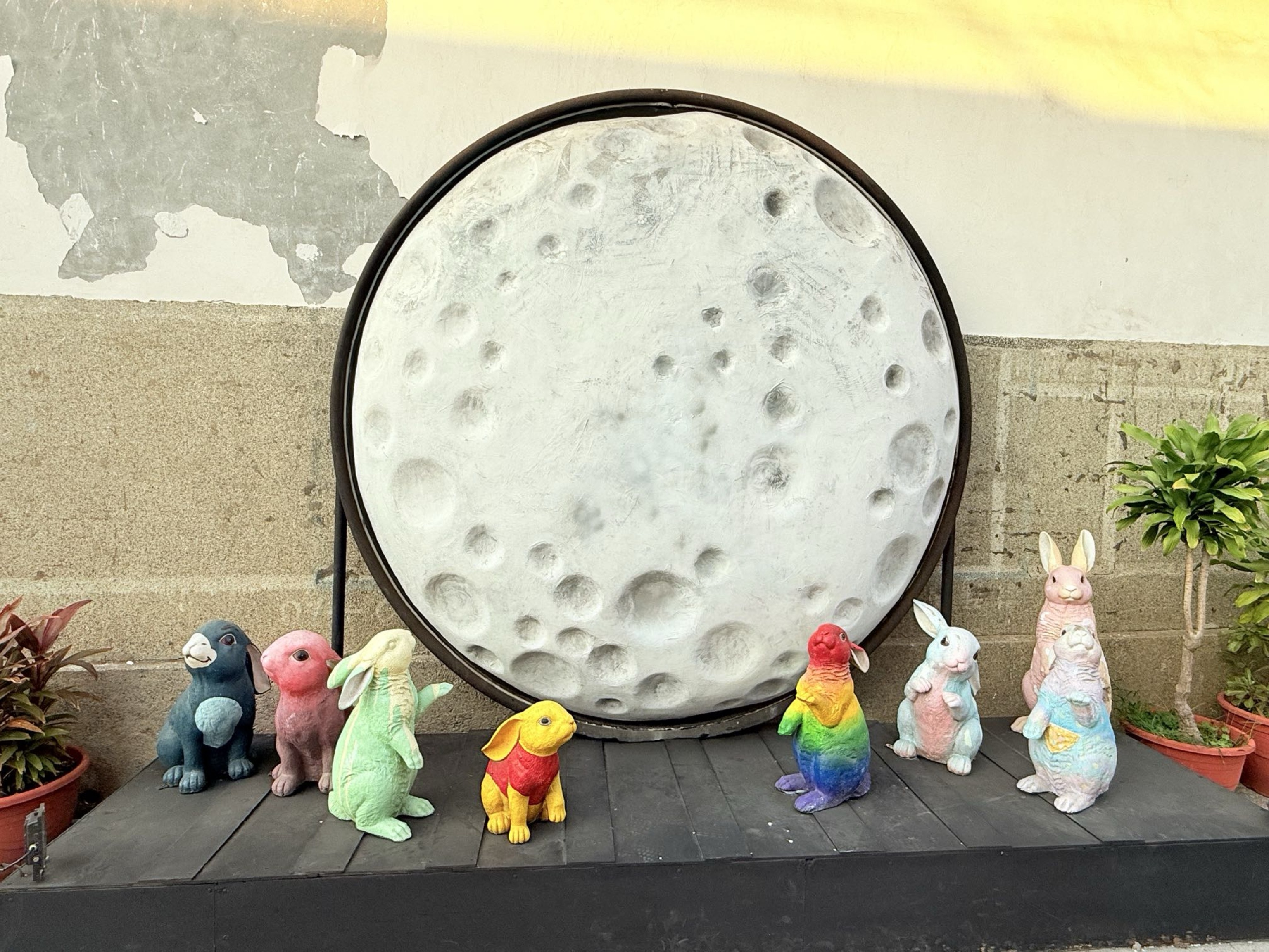 台南市鹽水區旅途中的幸福時光。台南鹽水小鎮：鹽水武廟、永成戲院、八角樓、月之美術館、月津港