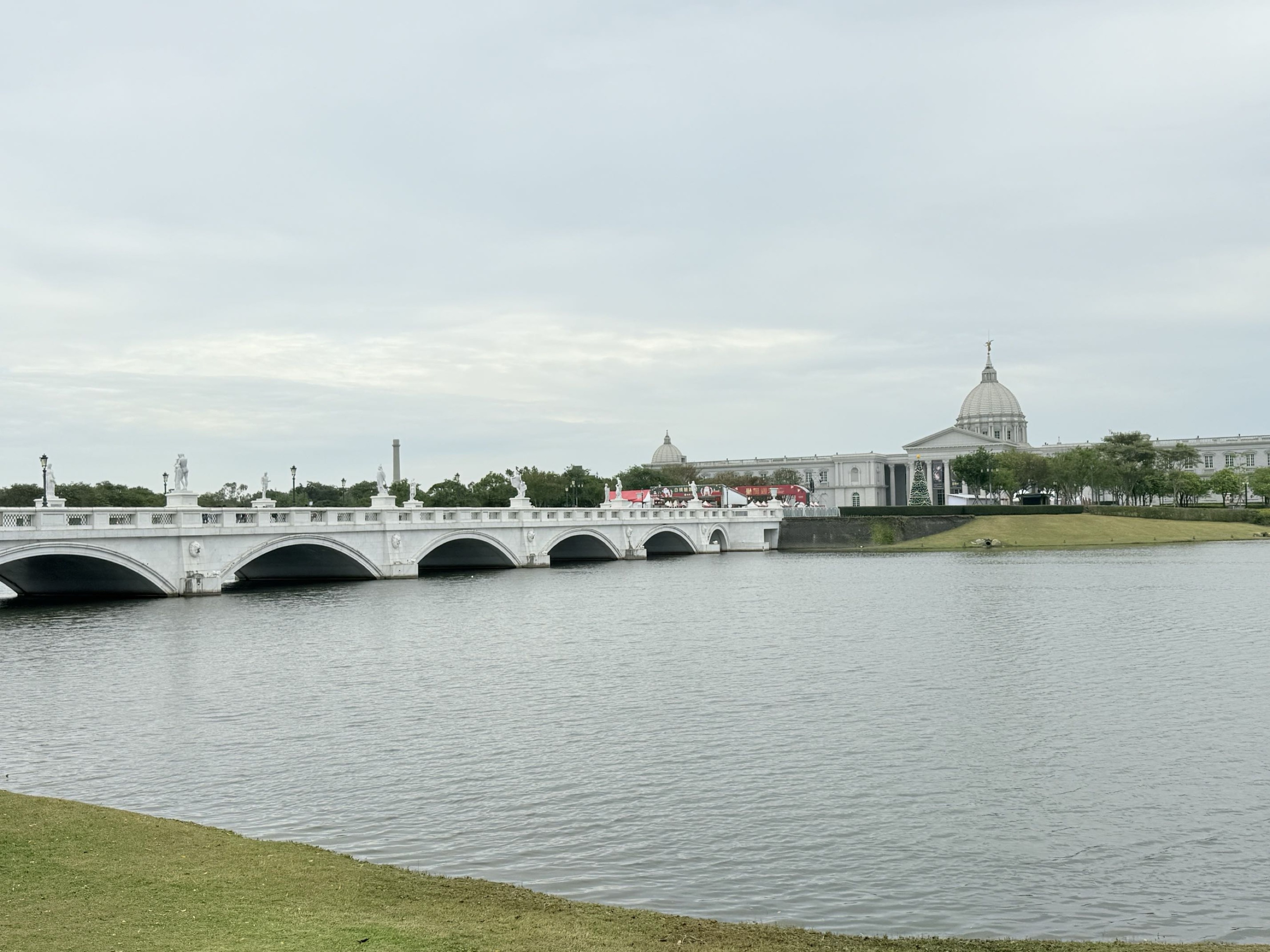 旅途中的幸福時光:台南。奇美。青鯤鯓扇形鹽田。午餐 阿月虱目魚粥。七股鹽山