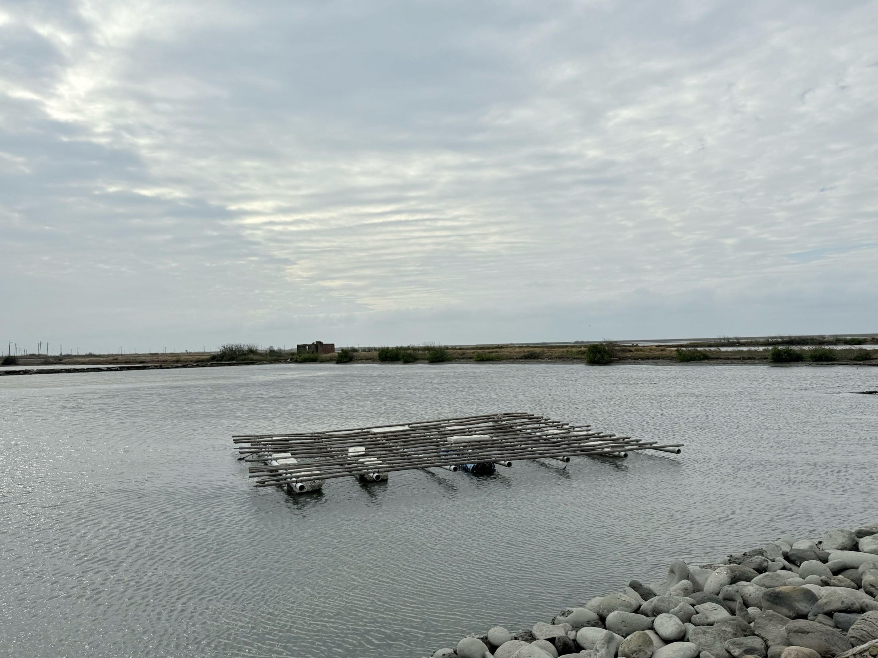 旅途中的幸福時光:台南。奇美。青鯤鯓扇形鹽田。午餐 阿月虱目魚粥。七股鹽山