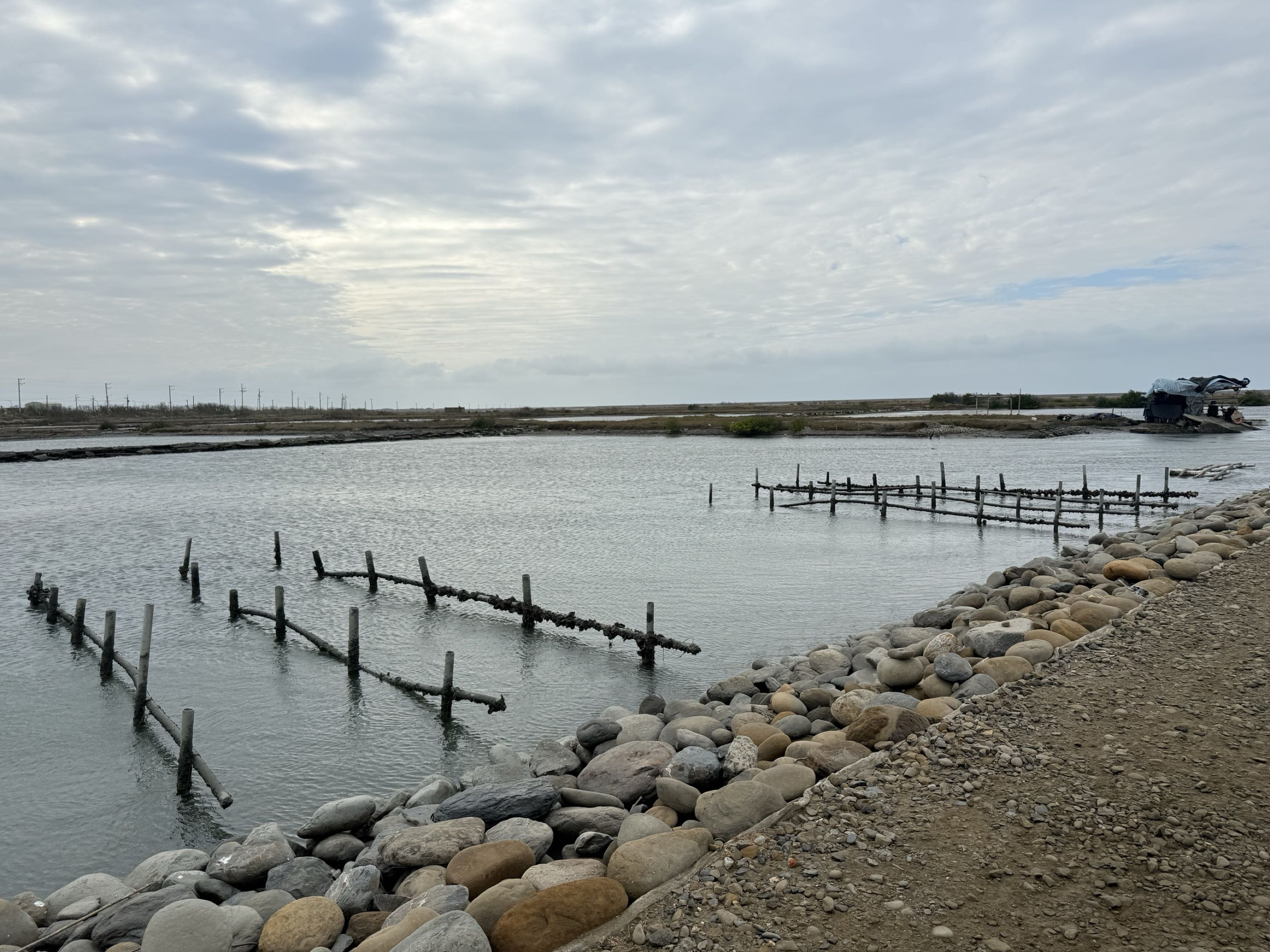 旅途中的幸福時光:台南。奇美。青鯤鯓扇形鹽田。午餐 阿月虱目魚粥。七股鹽山