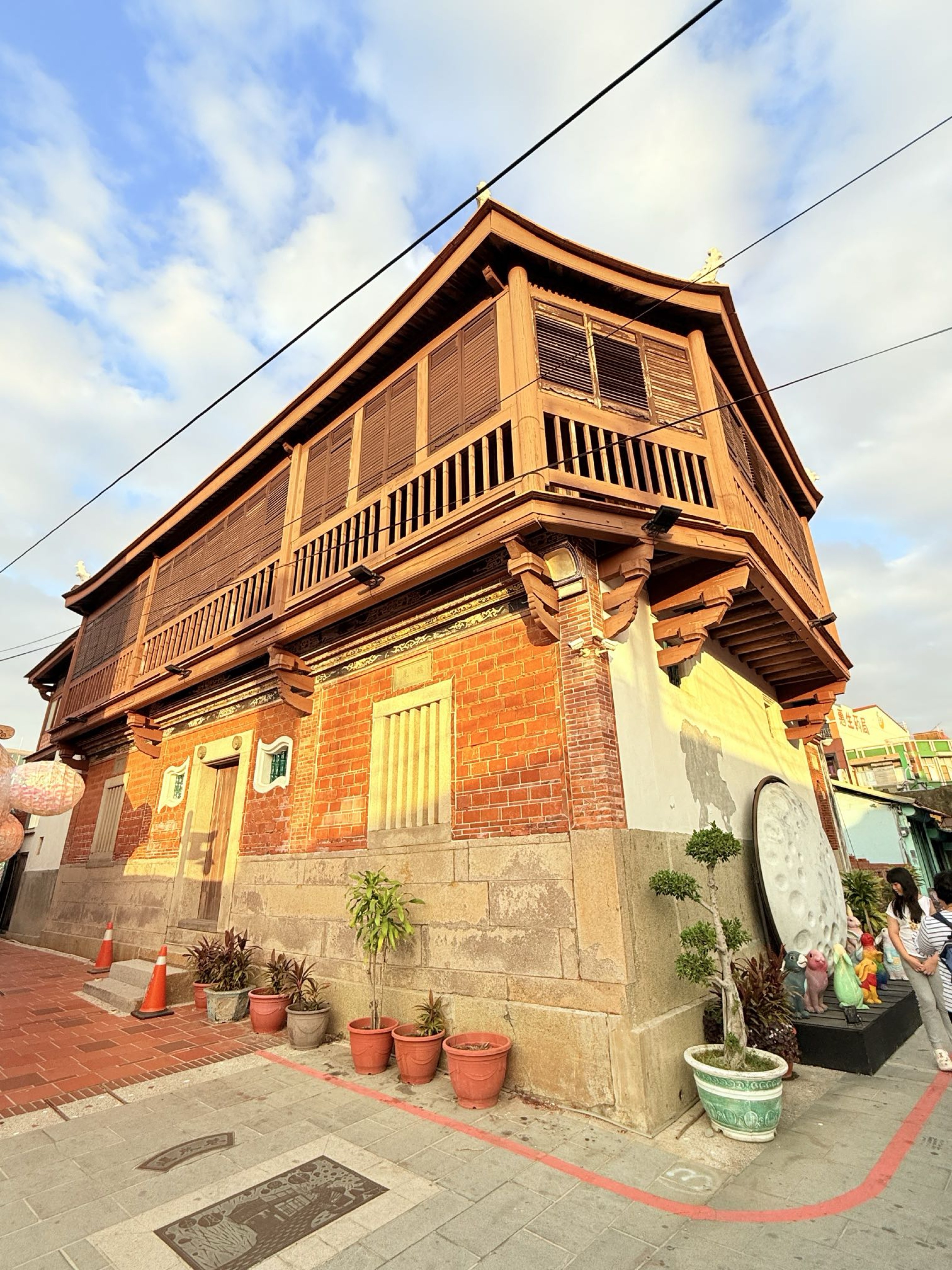 台南市鹽水區旅途中的幸福時光。台南鹽水小鎮：鹽水武廟、永成戲院、八角樓、月之美術館、月津港